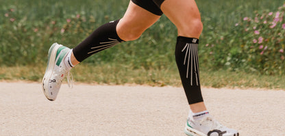 Canelito De Compressão Compressport R2 Aero - preto com branco